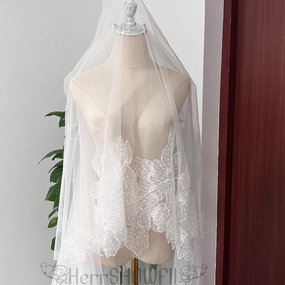 Elegant White Floral Lace Veil